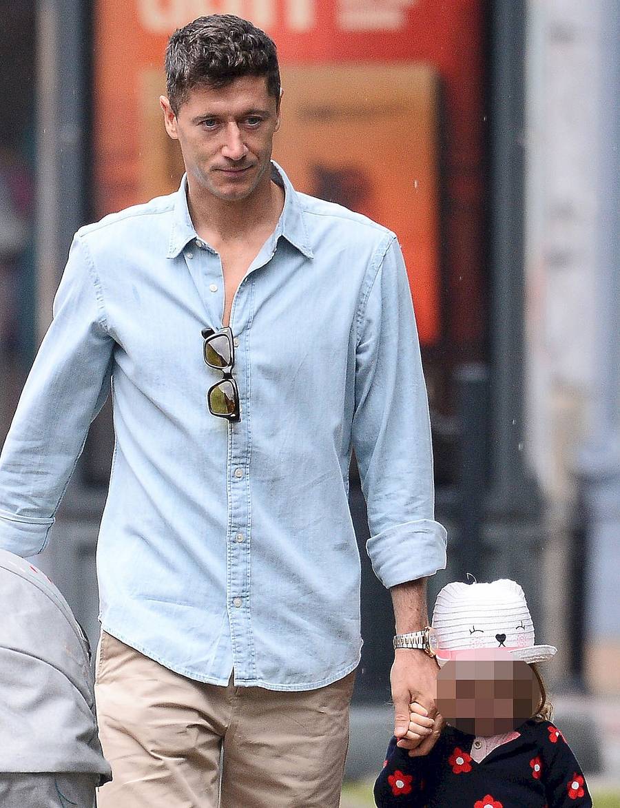 Robert Lewandowski z córką Klarą