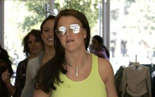 Britney Spears wini komórkę