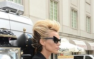 Doda sprzedaje podkładki pod myszy (FOTO)