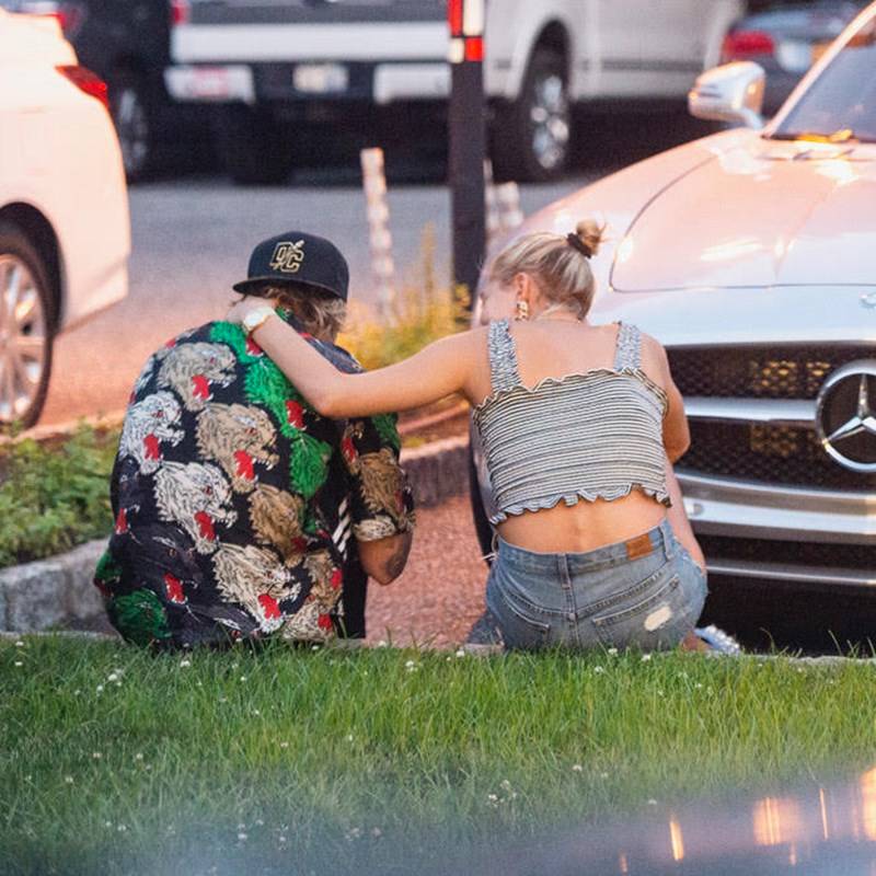 Hailey Baldwin pociesza Justina Biebera