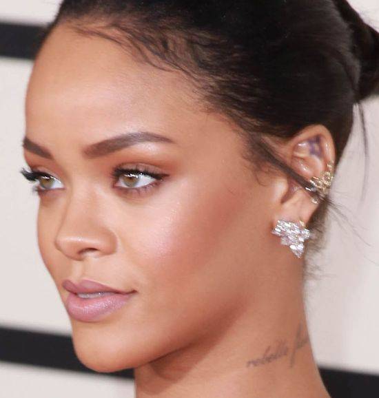 Jak naprawdę Rihanna wygląda z bliska?