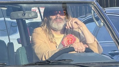 Słynny aktor jest nie do poznania. Teraz hollywoodzki piękniś tłumaczy się z metamorfozy