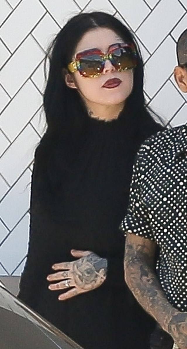 Kat von D z mężem. Widać już ciążowy brzuszek!