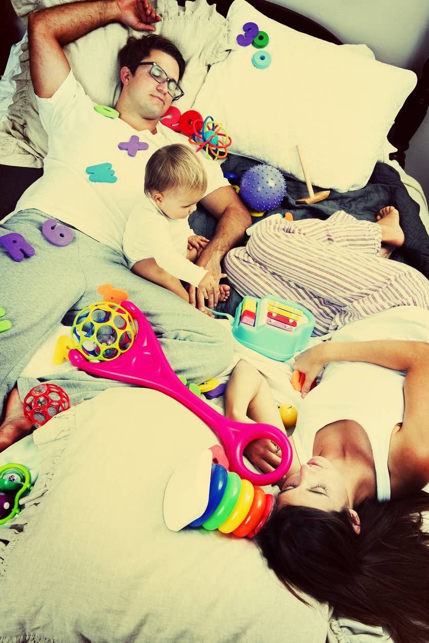 Dlaczego to zdjęcie mamy śpiącej z dziećmi stało się viralem i wywołało dyskusję?