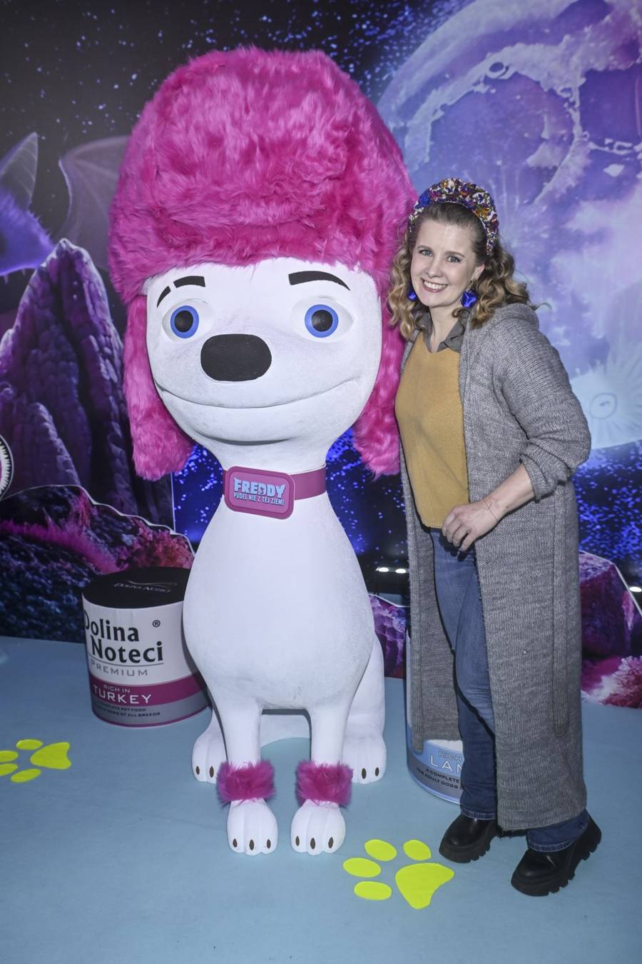 Gwiazdy z dziećmi na premierze filmu “Freddy. Pudel nie z tej ziemi”. Maja Hyży o kulach, pełna klasy Anna Dereszowska (FOTO)