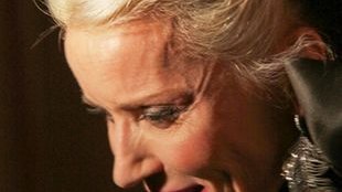 Przeszywające spojrzenie Daphne Guiness (FOTO)