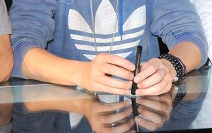 Łozo z wąsikiem promuje nową płytę Afromental (FOTO)