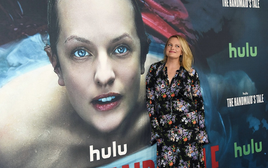 Dawno niewidziana Elisabeth Moss jest nie do poznania [paparazzi]