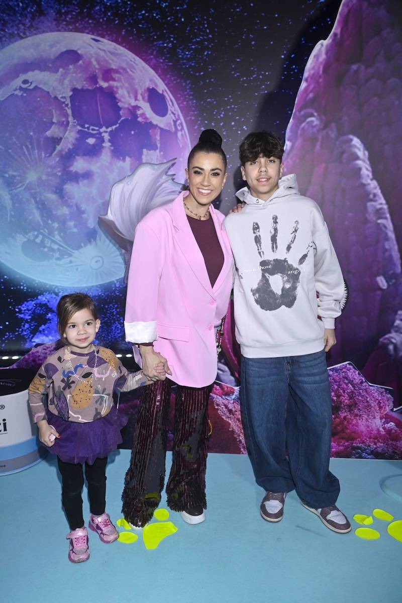 Gwiazdy z dziećmi na premierze filmu “Freddy. Pudel nie z tej ziemi”. Maja Hyży o kulach, pełna klasy Anna Dereszowska (FOTO)