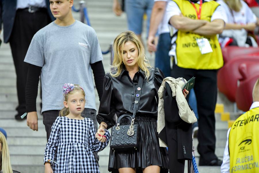 Mecz Polska- Austria: Lewandowska w krótkich szortach, Ślotała z narzeczonym i znani politycy