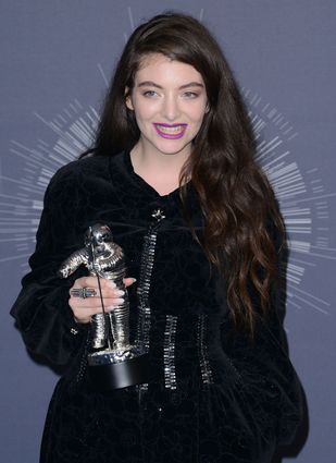 lorde-g-R1