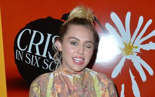 Miley Cyrus pokazała się BEZ makijażu! (FOTO)