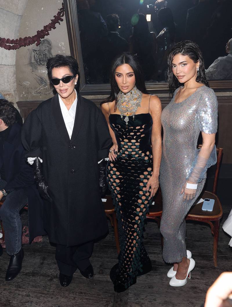 Kim Kardashian, Kylie i Kris Jenner robią furorę na Paris Couture Week (ZDJĘCIA)
