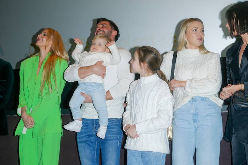 Barbara Kurdej-Szatan z całą rodziną na premierze rodzinnego musicalu. Są tak samo ubrani!