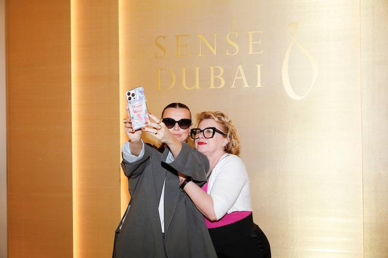 Zacne grono na otwarciu perfumerii. Jolanta Kwaśniewska, Renata Gabryjelska, Iza Kuna, Sokołowska