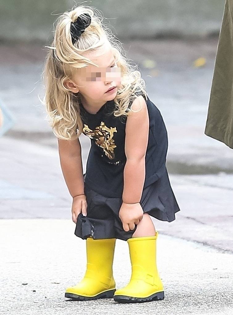 Irina Shayk przygotowana na każdą pogodę – w dobrym humorze bawi się z córką na ulicach Nowego Yorku