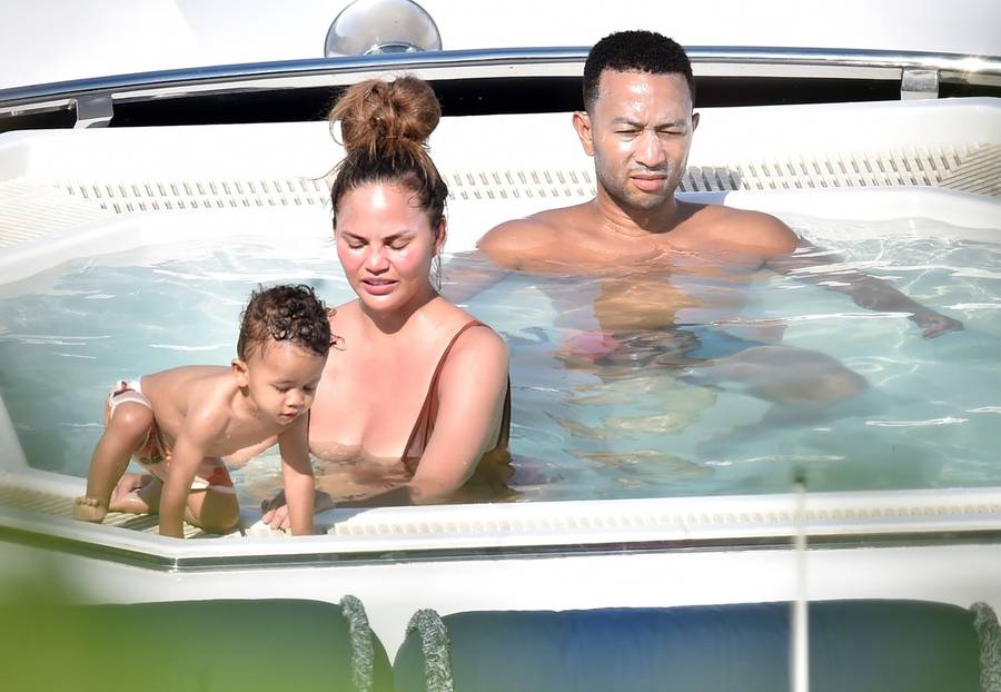 Chrissy Teigen na wakacjach z rodziną we Włoszech