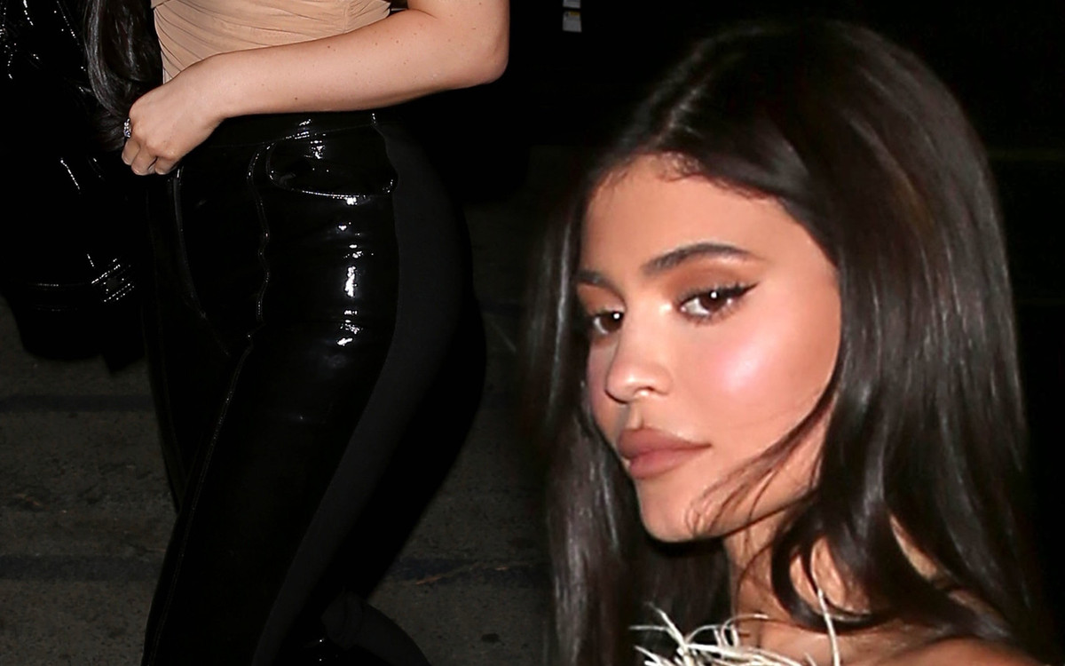Kylie Jenner w PLASTIKOWYCH spodniach. Co za kształty (FOTO)