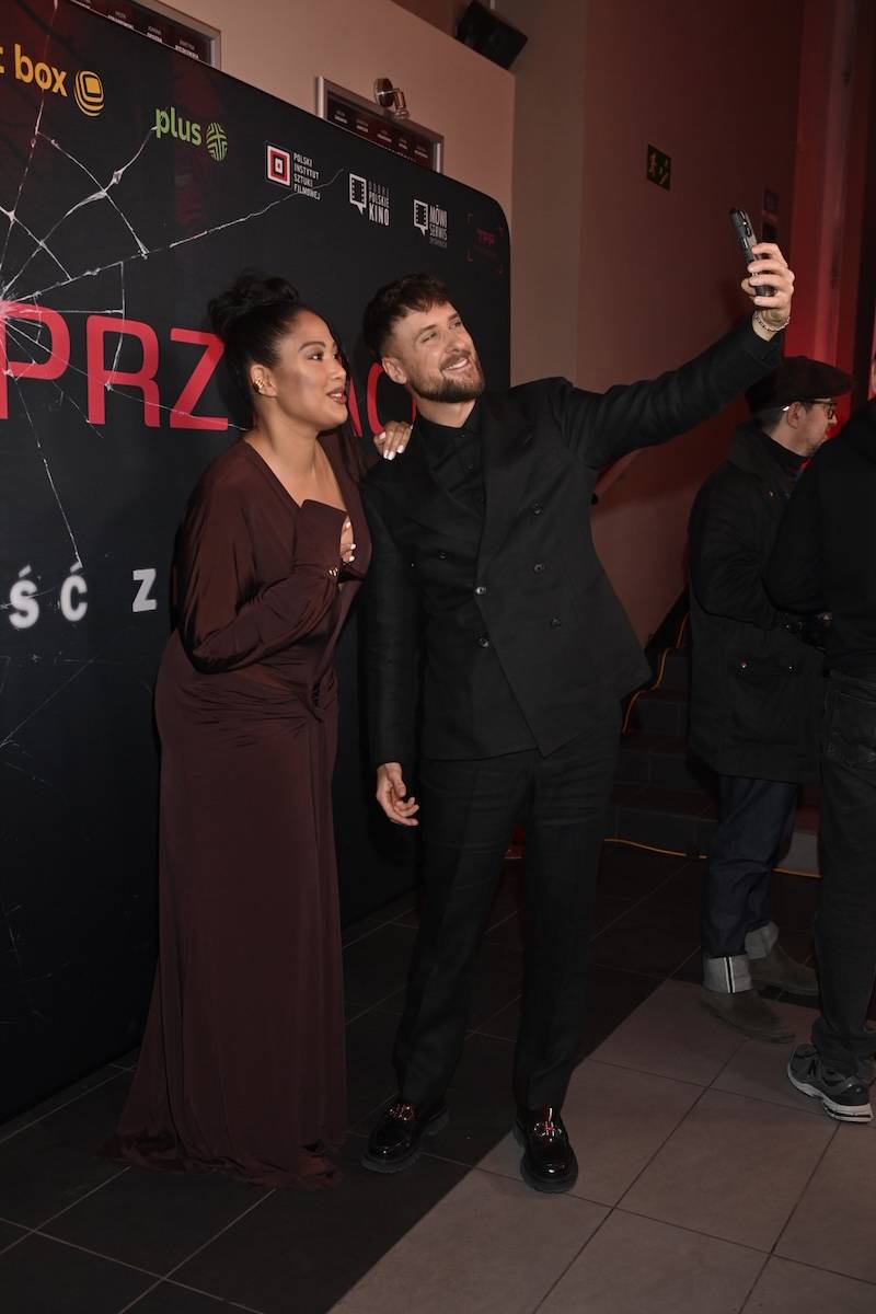 Uroczysta premiera filmu “Nieprzyjaciel”. Opalona Joanna Opozda, Patricia Kazadi, Stramowski z partnerką…