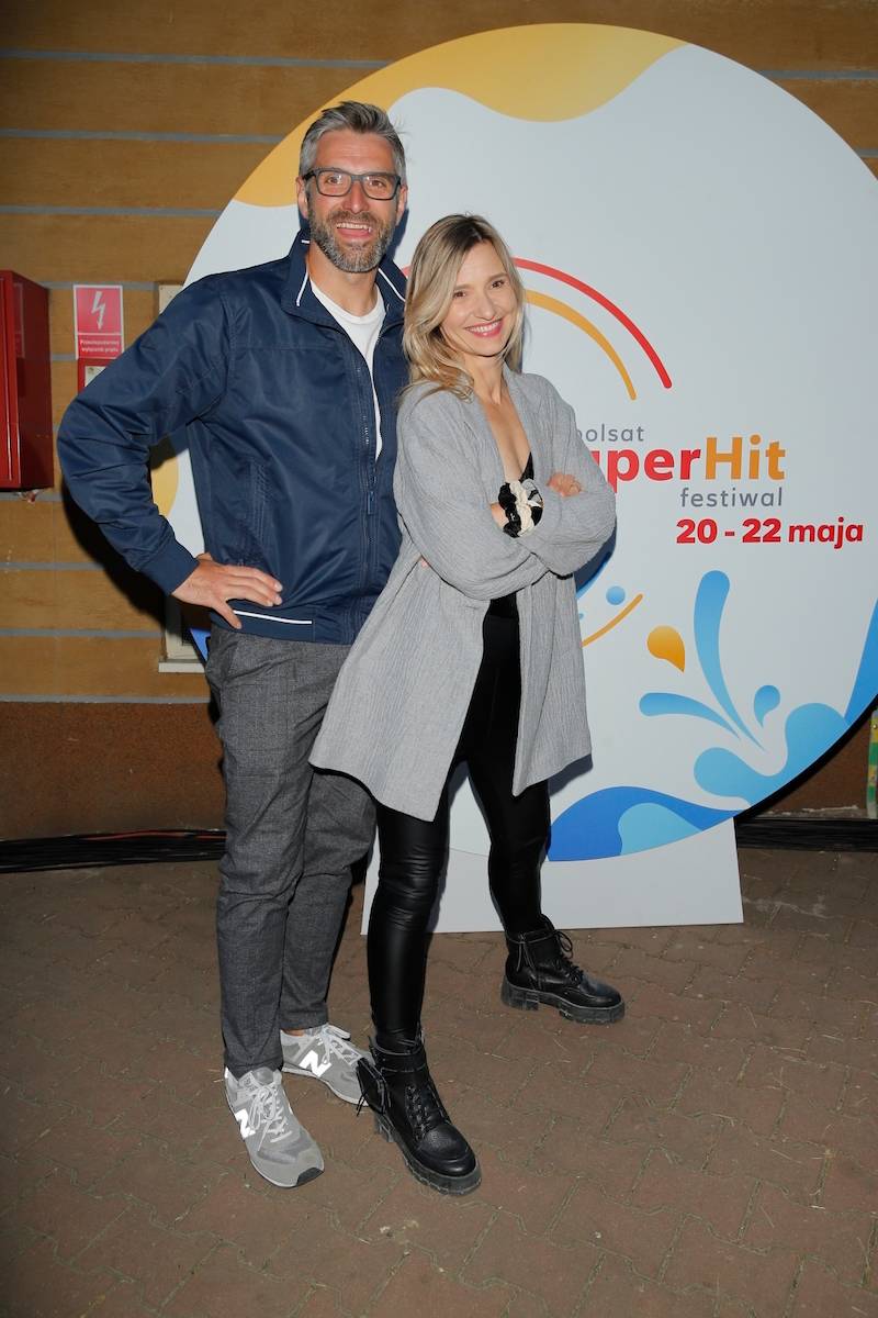 Polsat SuperHit Festiwal. Marcelina Zawadzka po raz pierwszy z ukochanym na ściance, Oliwia Bieniuk jak z Matrixa