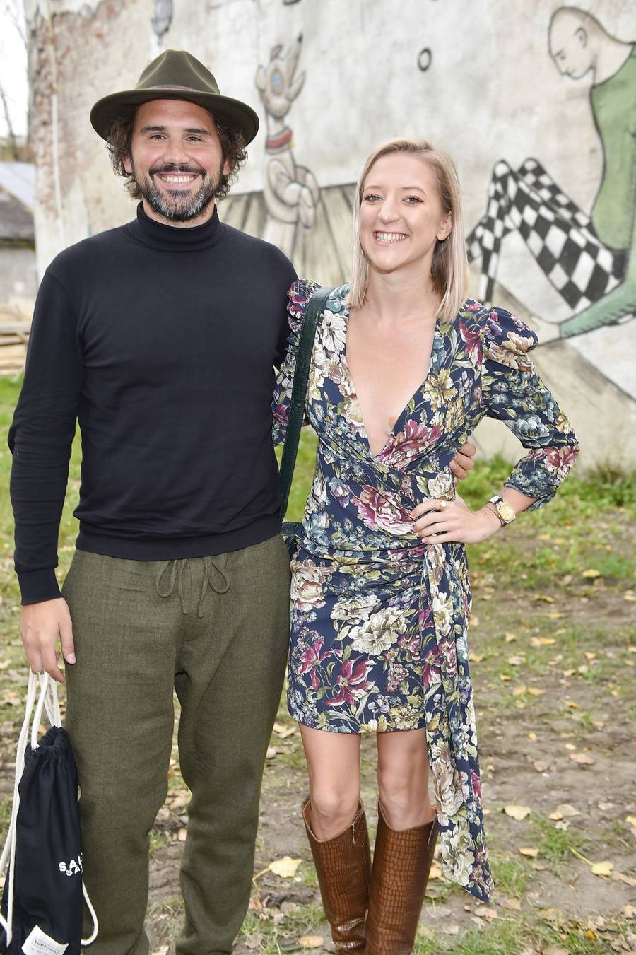 Lara Gessler nie lubi biustonoszy – często zostawia bieliznę w domu i odsłania DEKOLT