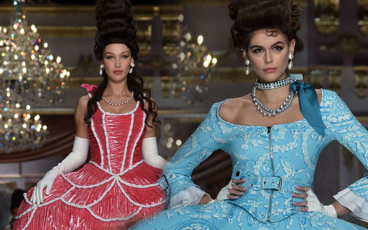 Bella i Gigi Hadidi, Kaia Gerber w NIETYPOWYCH kreacjach i fryzurach na pokazie Moschino (ZDJĘCIA)