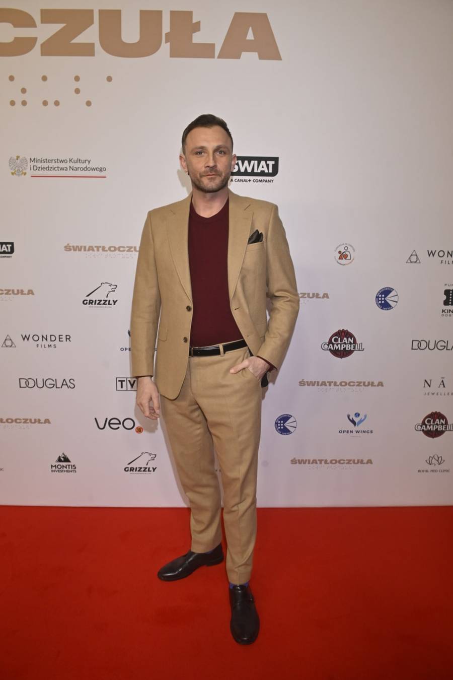 Wielka premiera filmu “Światłoczuła”. ODMIENIONY Nikodem Rozbicki, Kamil Nożyński, Ostaszewska… (FOTO)