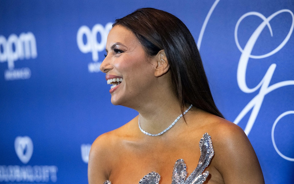 49-letnia Eva Longoria olśniła w niecodziennej kreacji na gali w Paryżu. Towarzyszył jej synek