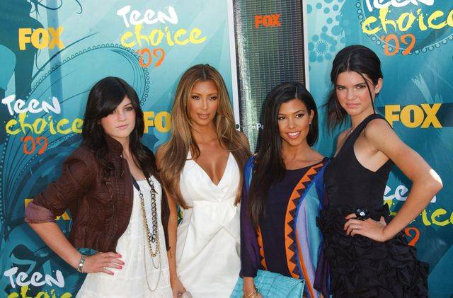 Czy Kylie Jenner zoperowała sobie nos i usta?