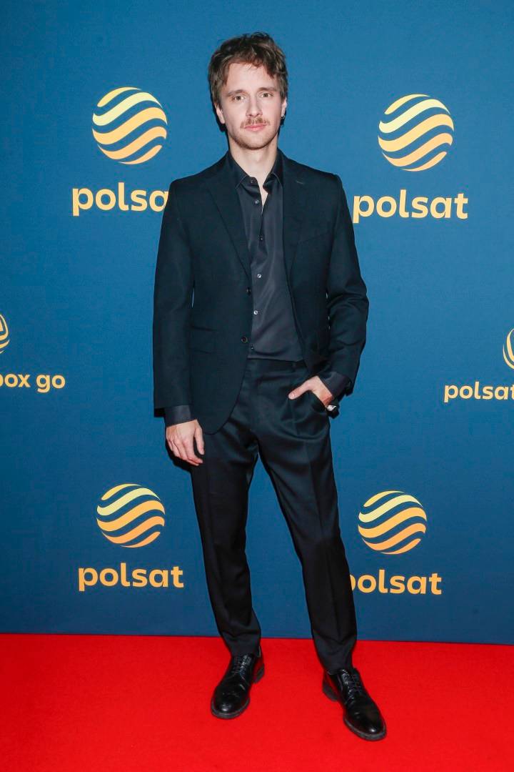 Gwiazdy na ramówce Polsatu: Doda niczym RYSIA z “Kilera”, Roxie Węgiel z narzeczonym, Marcin Hakiel (FOTO)