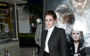 Kristen Stewart jak sekretarka (FOTO)