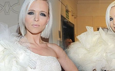 Nie spodziewalibyście się po niej takiej kreacji (FOTO)