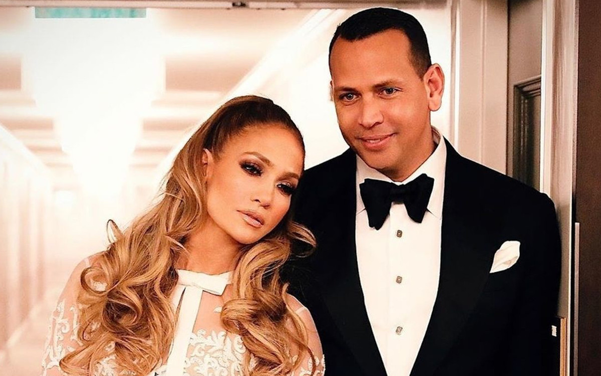 J.Lo przebrała się po Złotych Globach. Ta kreacja jest PRZEPIĘKNA!