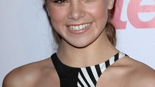 Młodziutka aktorka pięknieje! (FOTO)