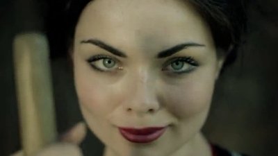 Kupujcie nylonowe pończoszki! – apeluje Luxuria Astaroth