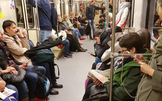 Obcokrajowcy w szoku po zobaczenia warszawskiego metra!