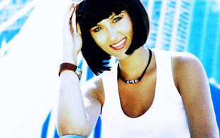 Mokry brzuszek Sary May (FOTO)