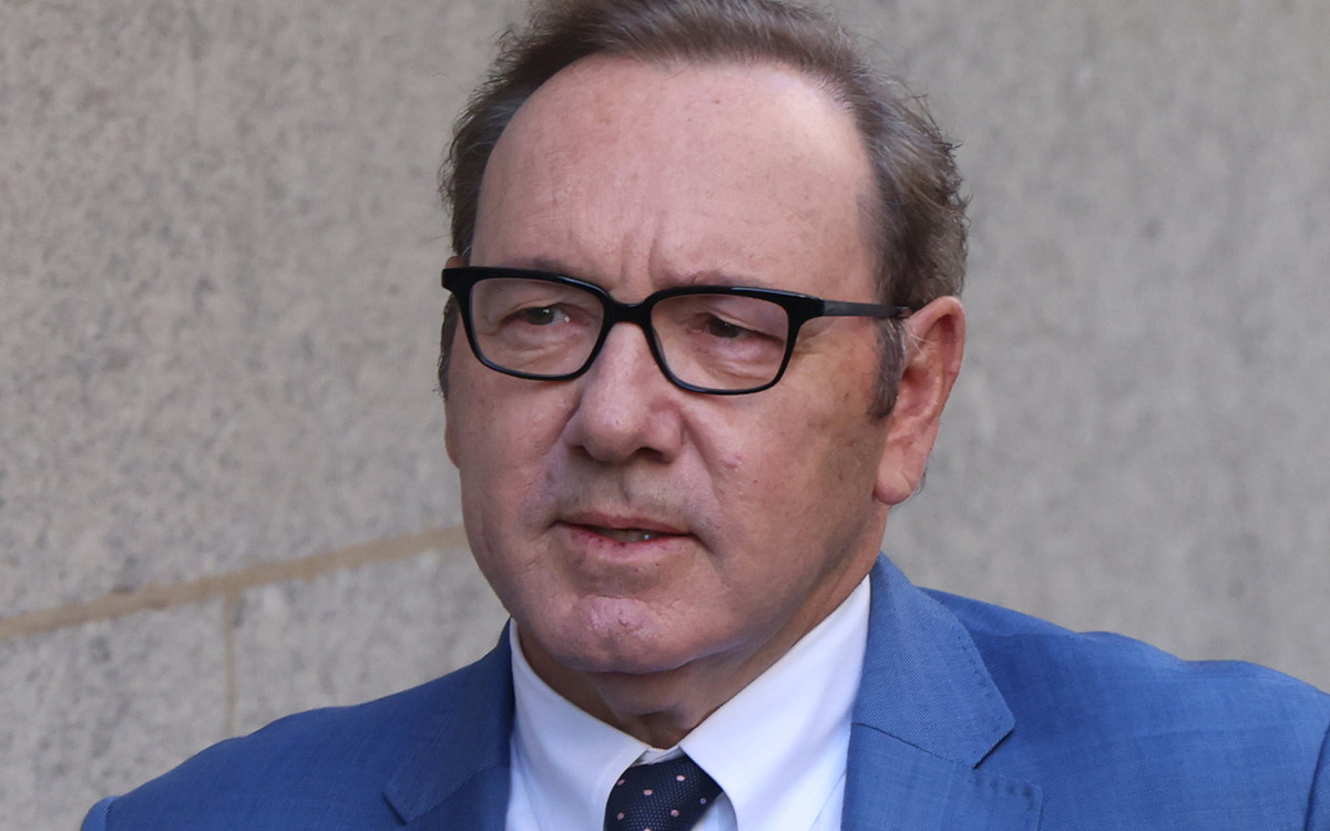 Kevin Spacey popłakał się w sądzie zaprzeczając oskarżeniom, “Nigdy nie byłem z nim sam na sam”