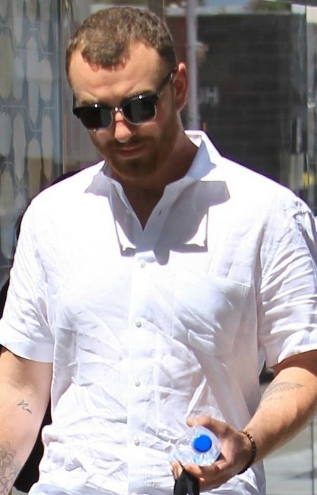 Sam Smith z aktorem serialu “13 powodów”. Miłość kwitnie!