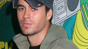 Enrigue Iglesias zmiażdzył dziewczynce stopę!