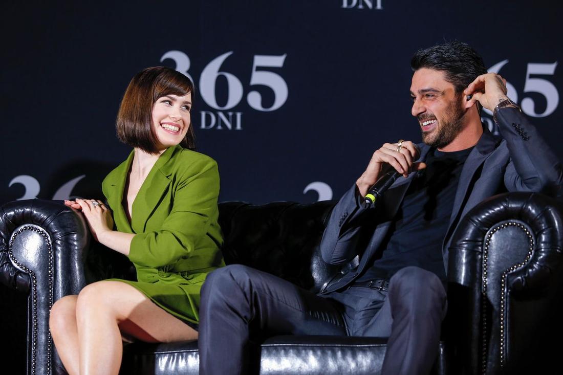 Anna Maria Sieklucka, Michele Morrone na konferencji filmu "365 dni".
