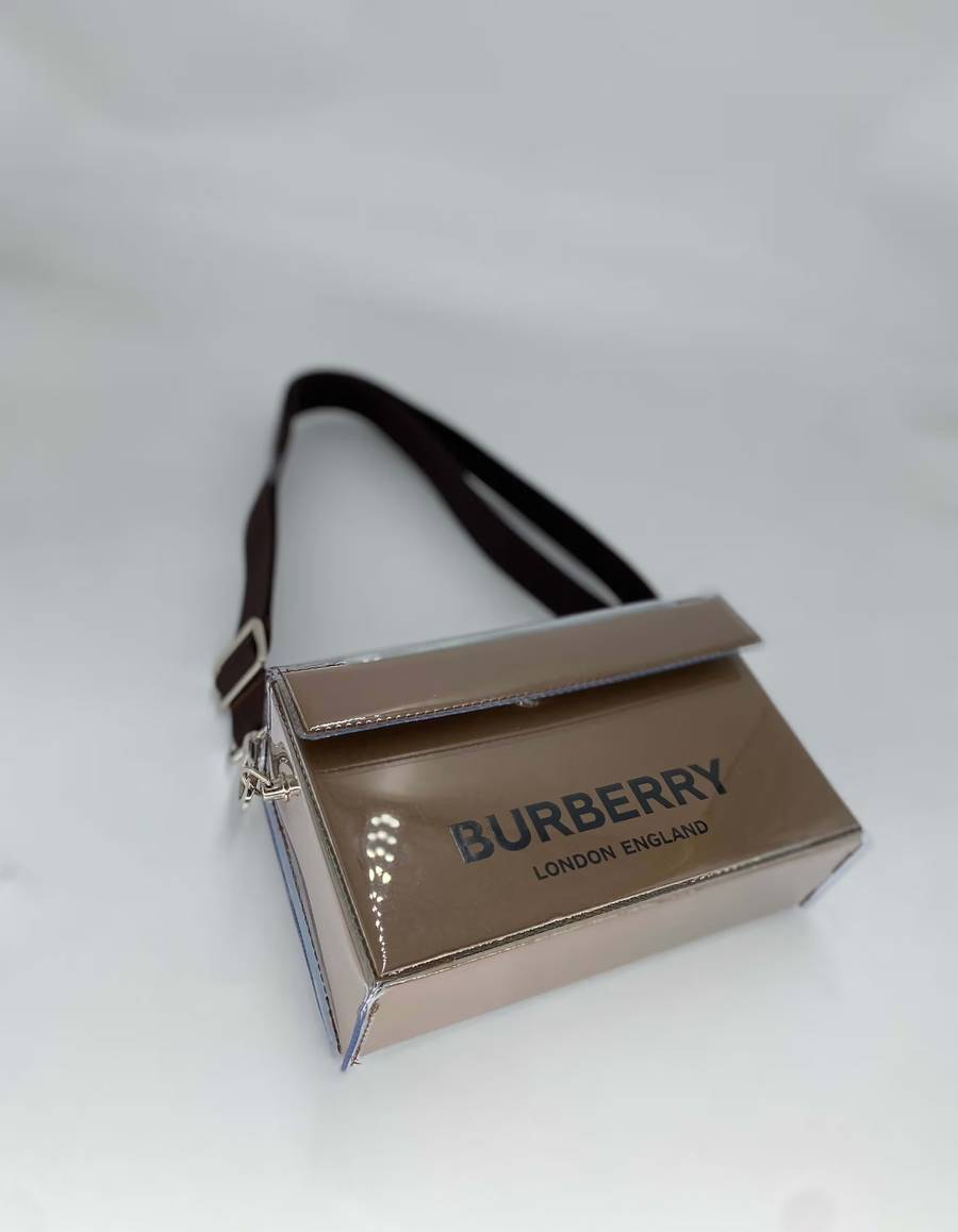 Torebki z pudełek drogi marek u Emwuhats, fot. Instagram