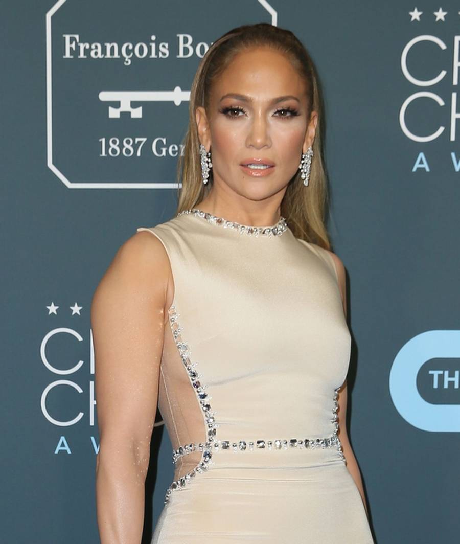 WOW! Zendaya ZASZALAŁA z kreacją na gali Critic’s Choice Awards – przebiła nawet JLo? (ZDJĘCIA)