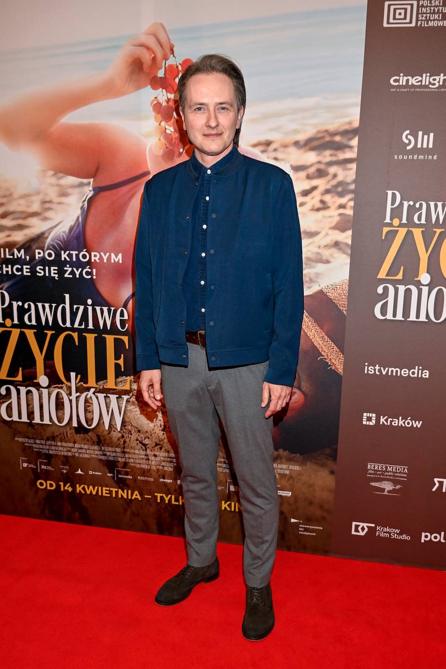 Premiera “Prawdziwe życie aniołów”. Julia Wieniawa z przyjacielem Musiałowskim, dawno niewidziany Krzysztof Globisz