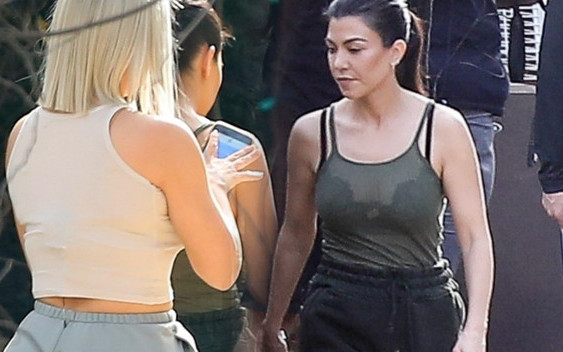 Siostry Kardashian kręcą w Malibu (ZDJĘCIA)