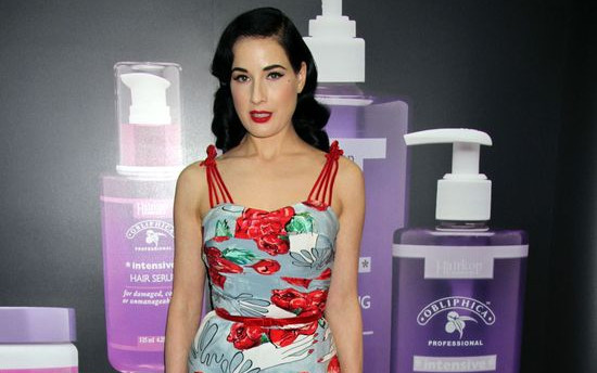 Dita Von Teese w sukni w kwiaty