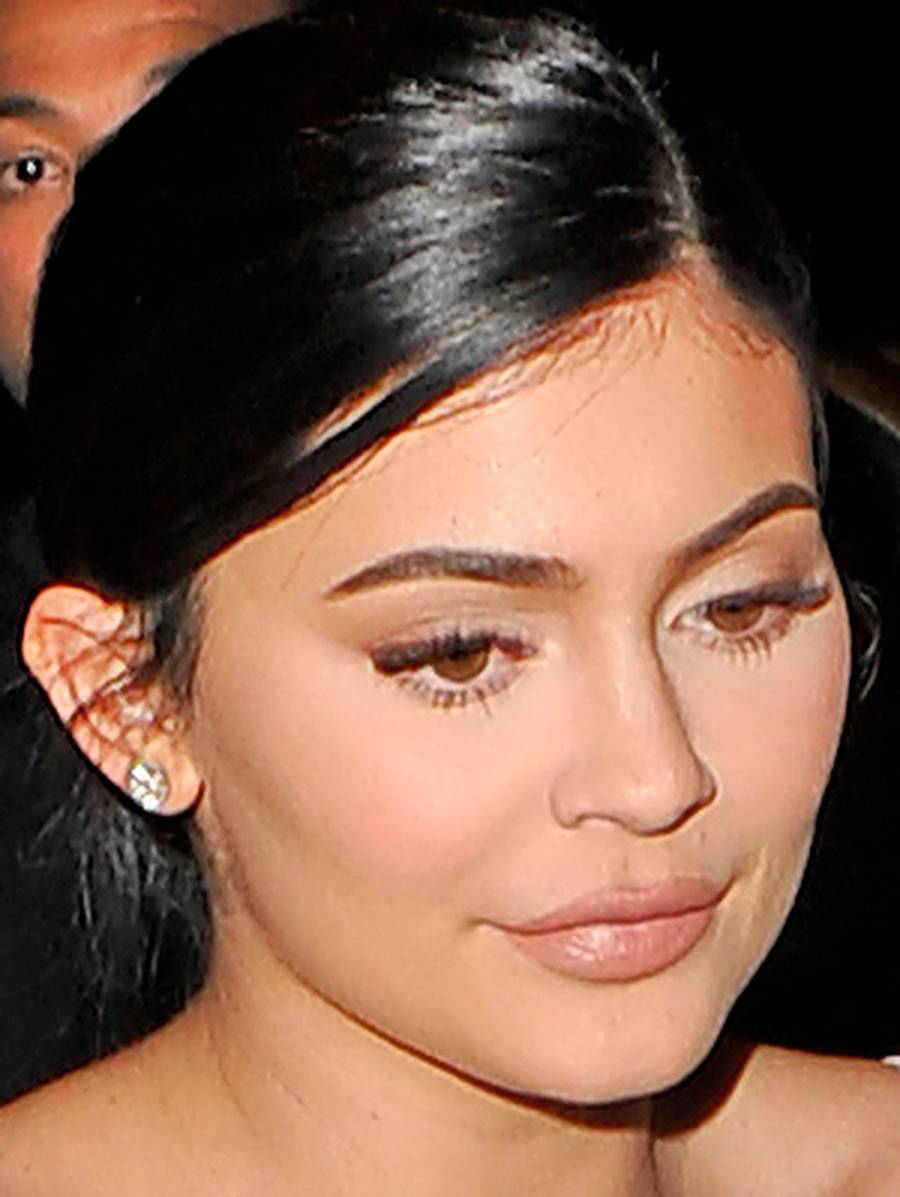 NEWS SEZONU! Kylie Jenner USUNĘŁA wypełniacze z UST