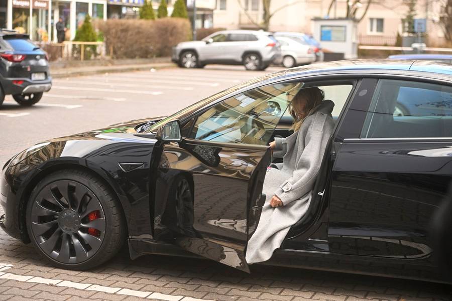 Dzień Dobry TVN. Agnieszka Woźniak-Starak odjeżdża swoim sportowym samochodem, Sylwia Gliwa wygląda jak Cielecka