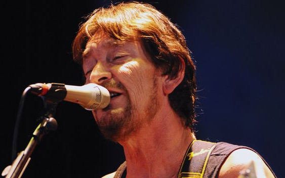 Chris Rea upadł na scenie. Trafił do szpitala