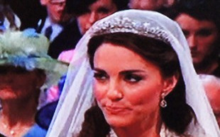 Suknia ślubna Kate Middleton (FOTO)